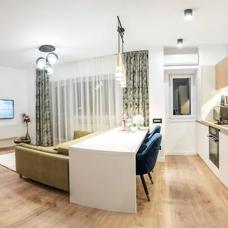 Briana Luxury Sky View